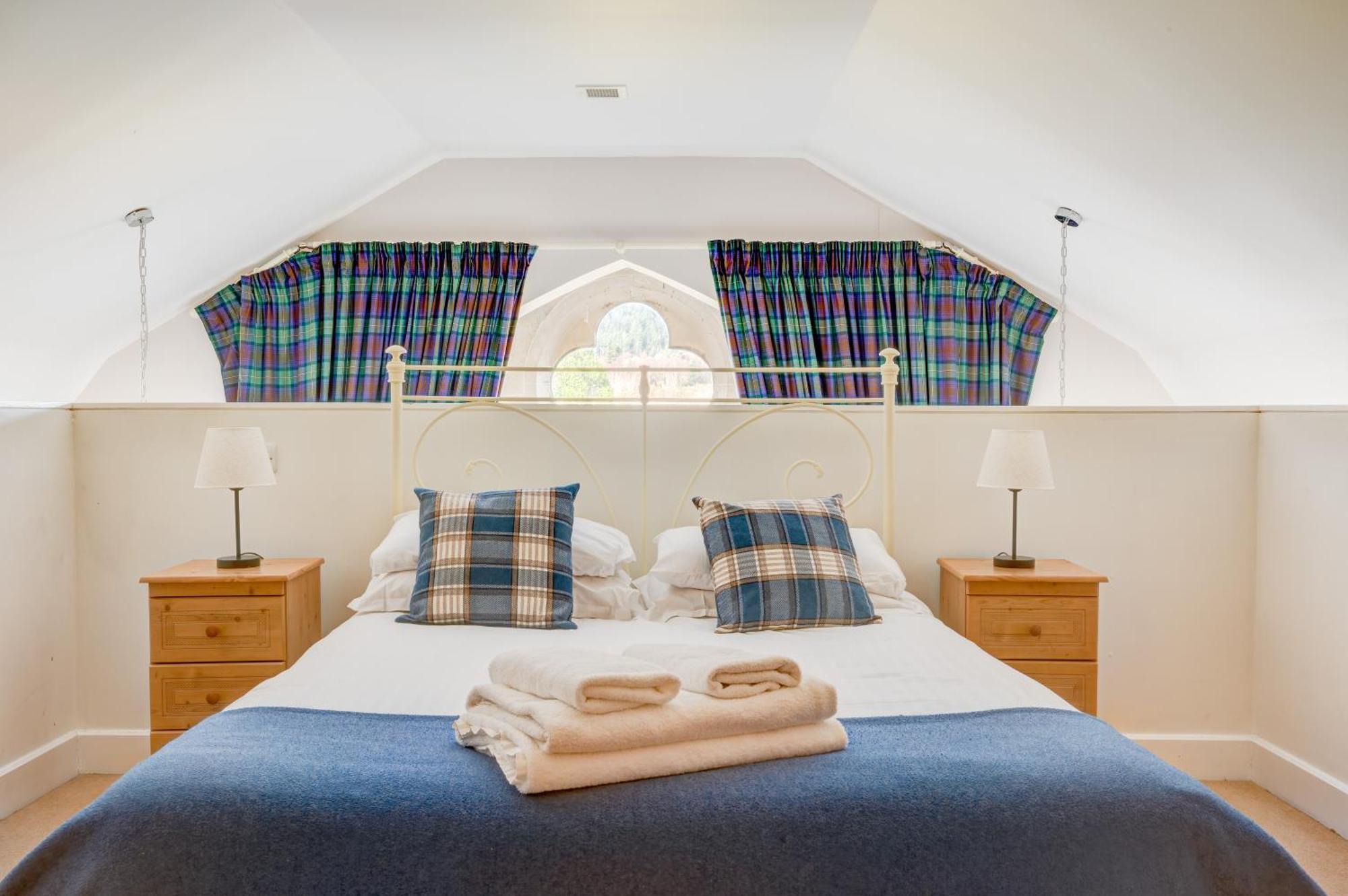 The Caledonian 3 Bedroom Self Catering Apartment In Historic Abbey Fort Augustus Exterior foto