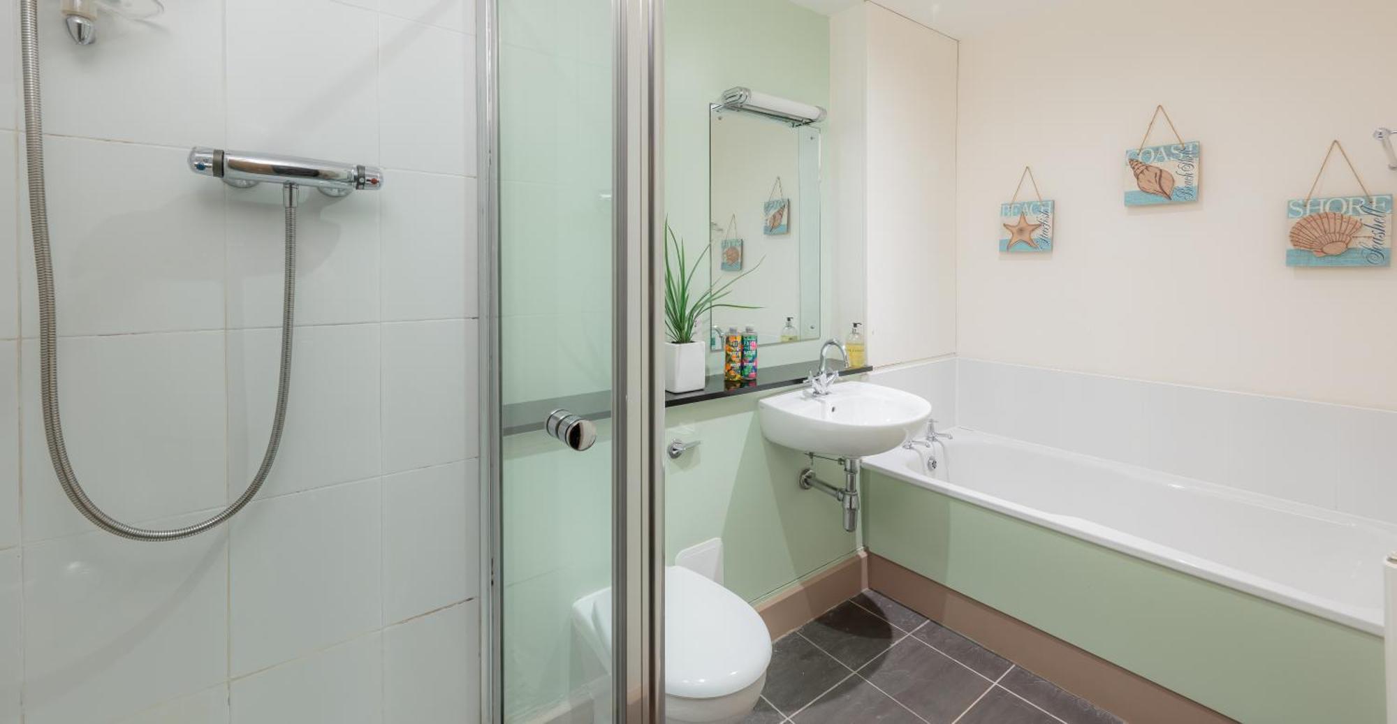 The Caledonian 3 Bedroom Self Catering Apartment In Historic Abbey Fort Augustus Exterior foto