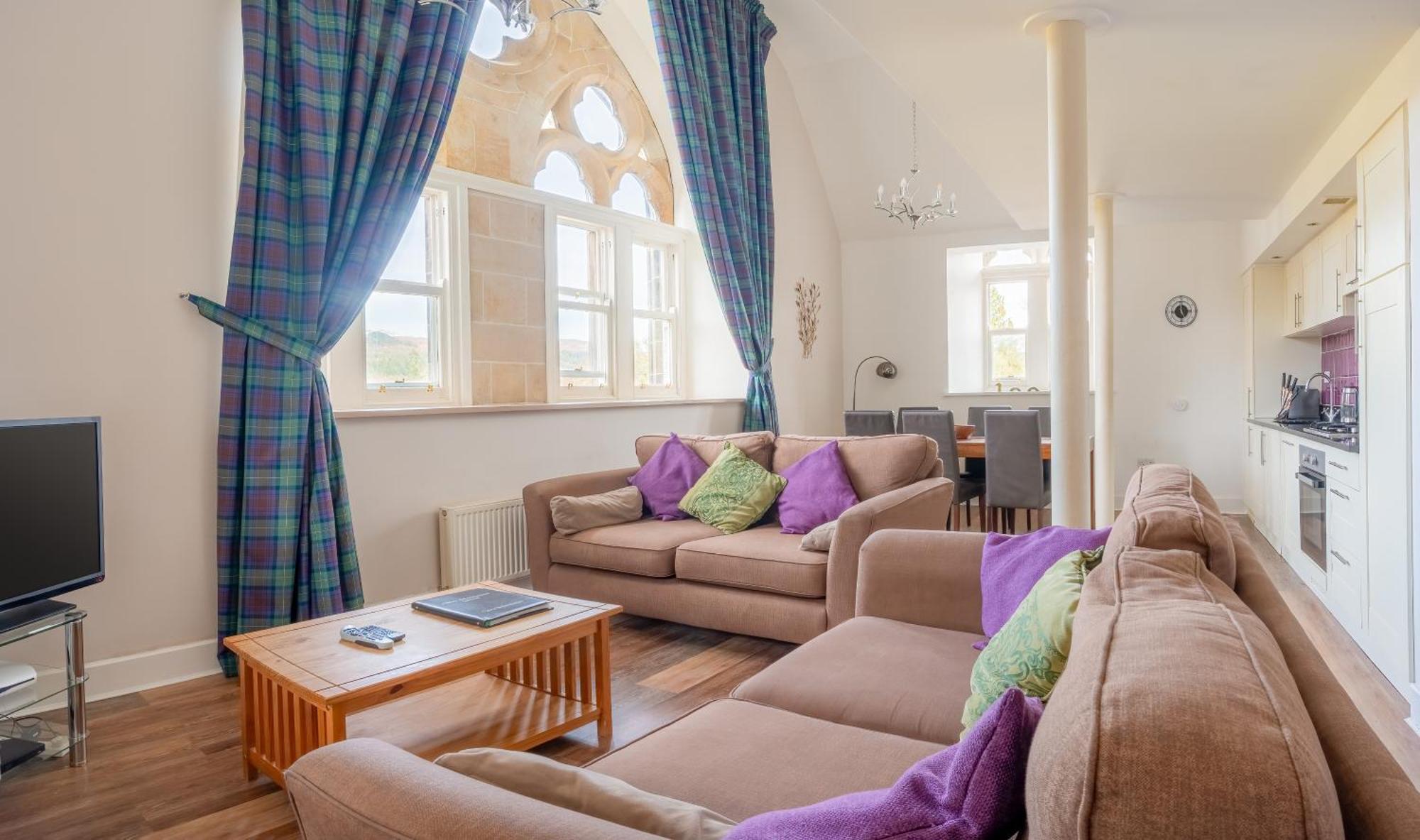 The Caledonian 3 Bedroom Self Catering Apartment In Historic Abbey Fort Augustus Exterior foto