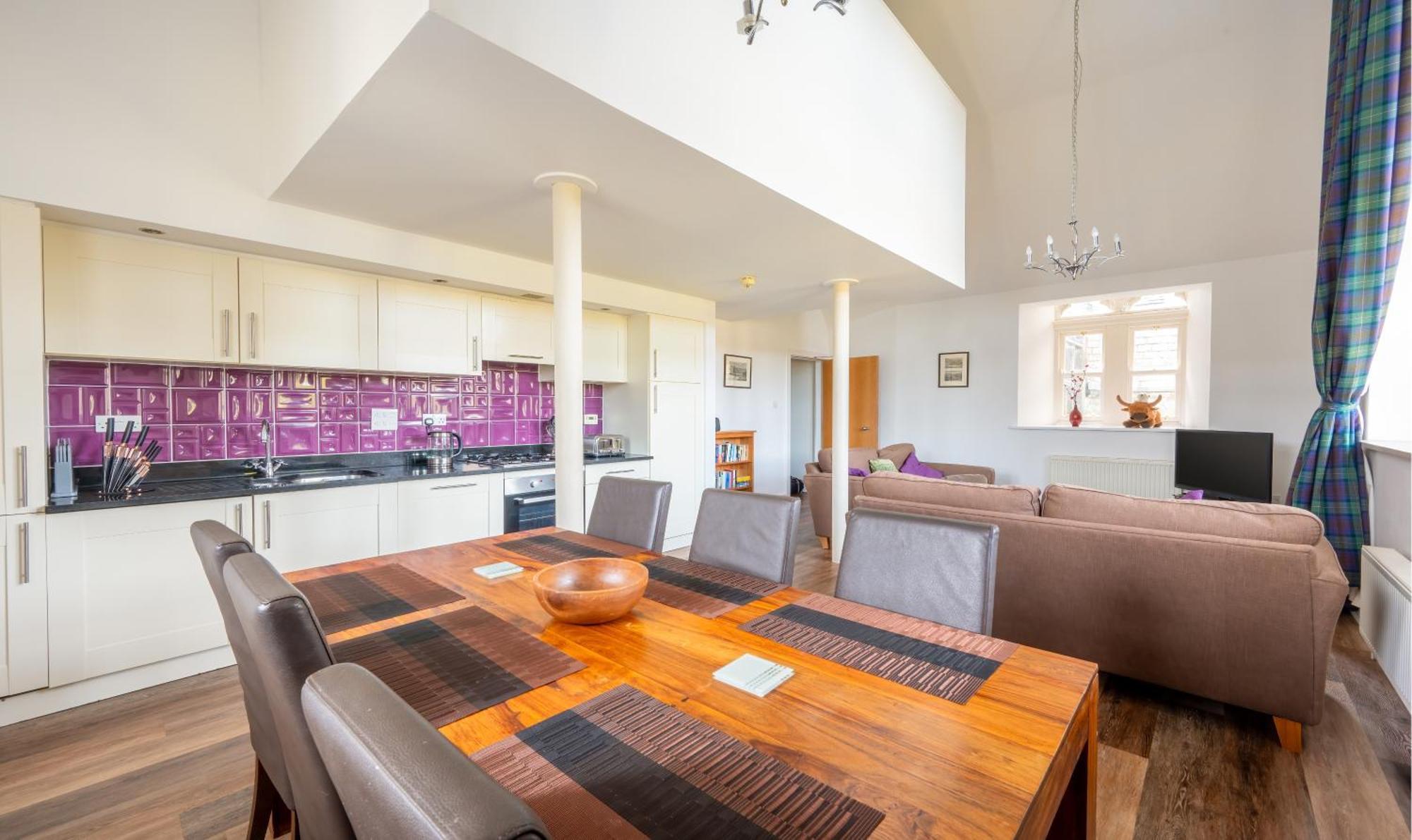 The Caledonian 3 Bedroom Self Catering Apartment In Historic Abbey Fort Augustus Exterior foto